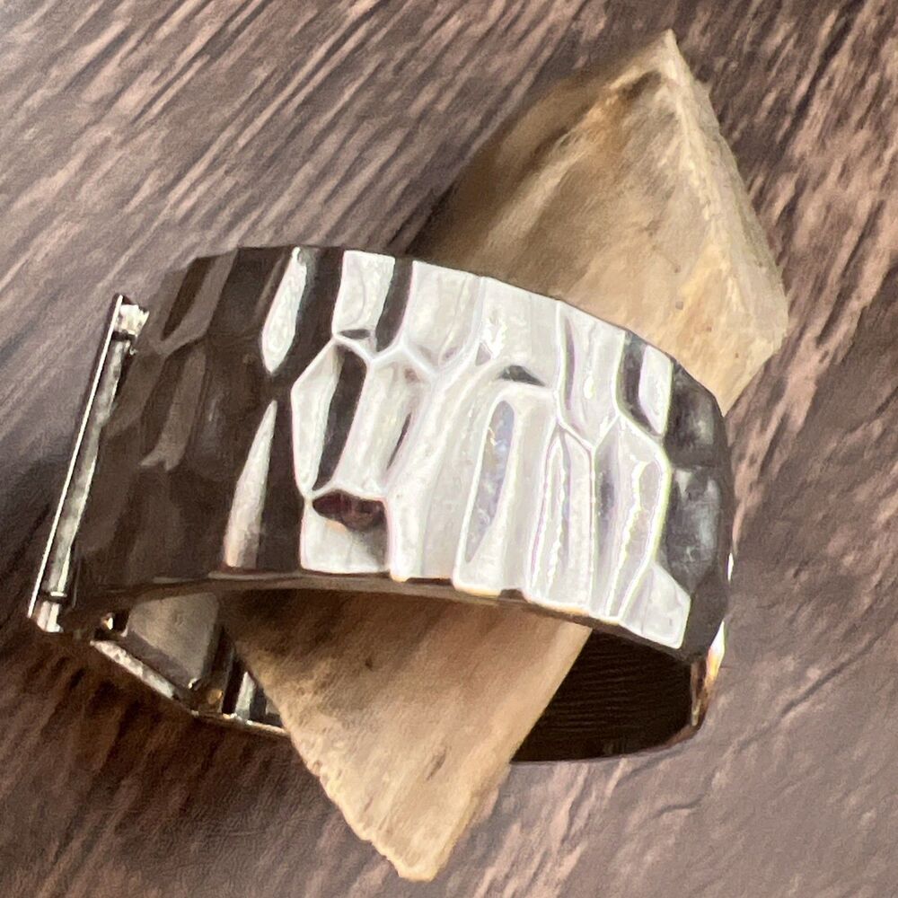 Silver Bangle Women’s Quartz Watch GEN568 Watch New Battery - Picture 5 of 9